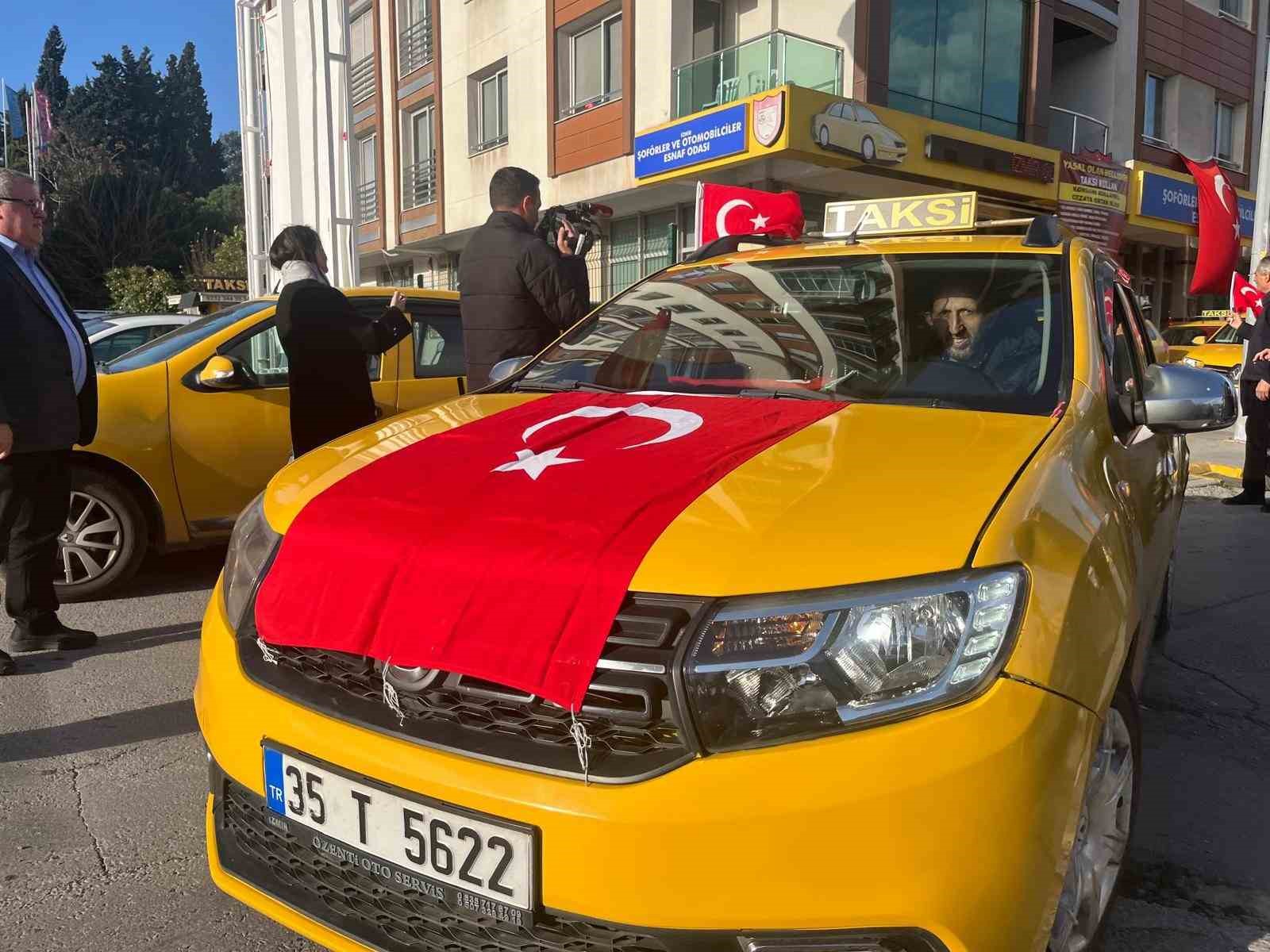 izmirde taksicilerden turk bayrakli konvoy 4 TnwSfzN7