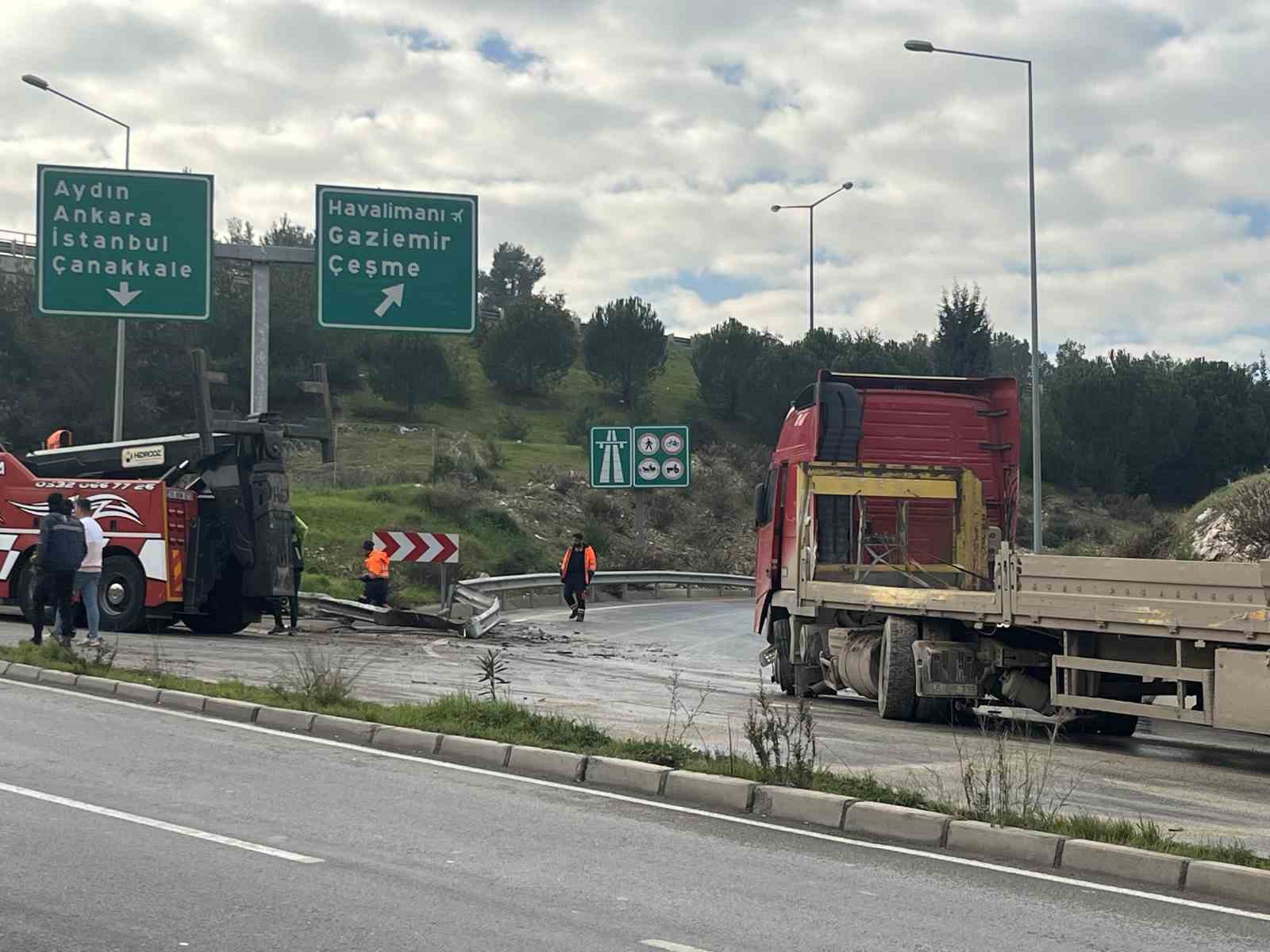 İzmir’de tır bariyerleri aşıp karşı şeride geçti 7 izmirde tir bariyerleri asip karsi seride gecti 3 vRzXlO9e