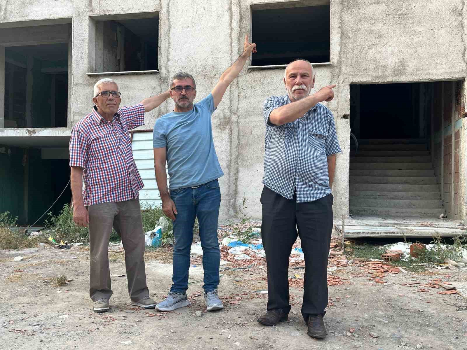 izmirde topraktan satis magduriyeti ayni parsel uzerinden cok sayida kisiye satis yapildigi iddiasi 0 hMv1HAXI