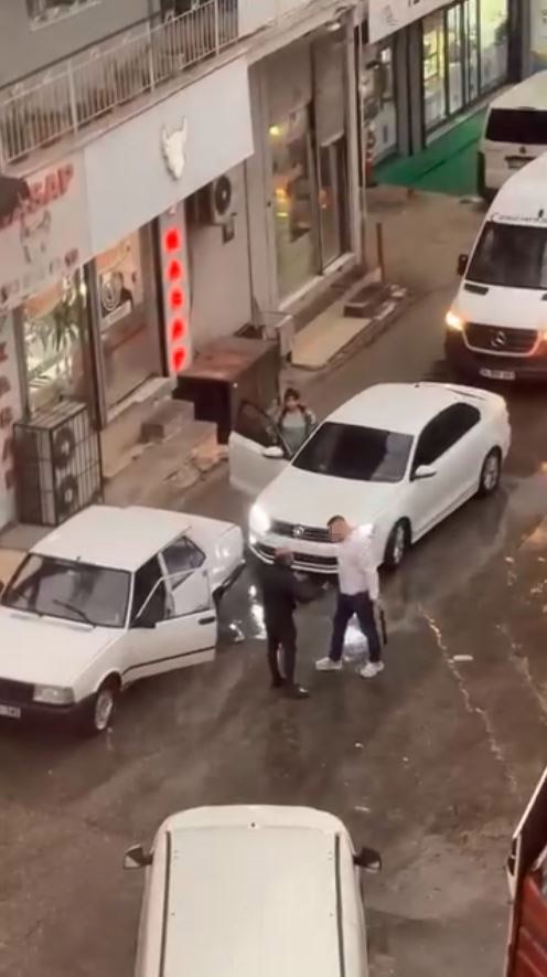 izmirde trafik tartismasi doner bicagi ile kovaladi 1 LG4D93Cf