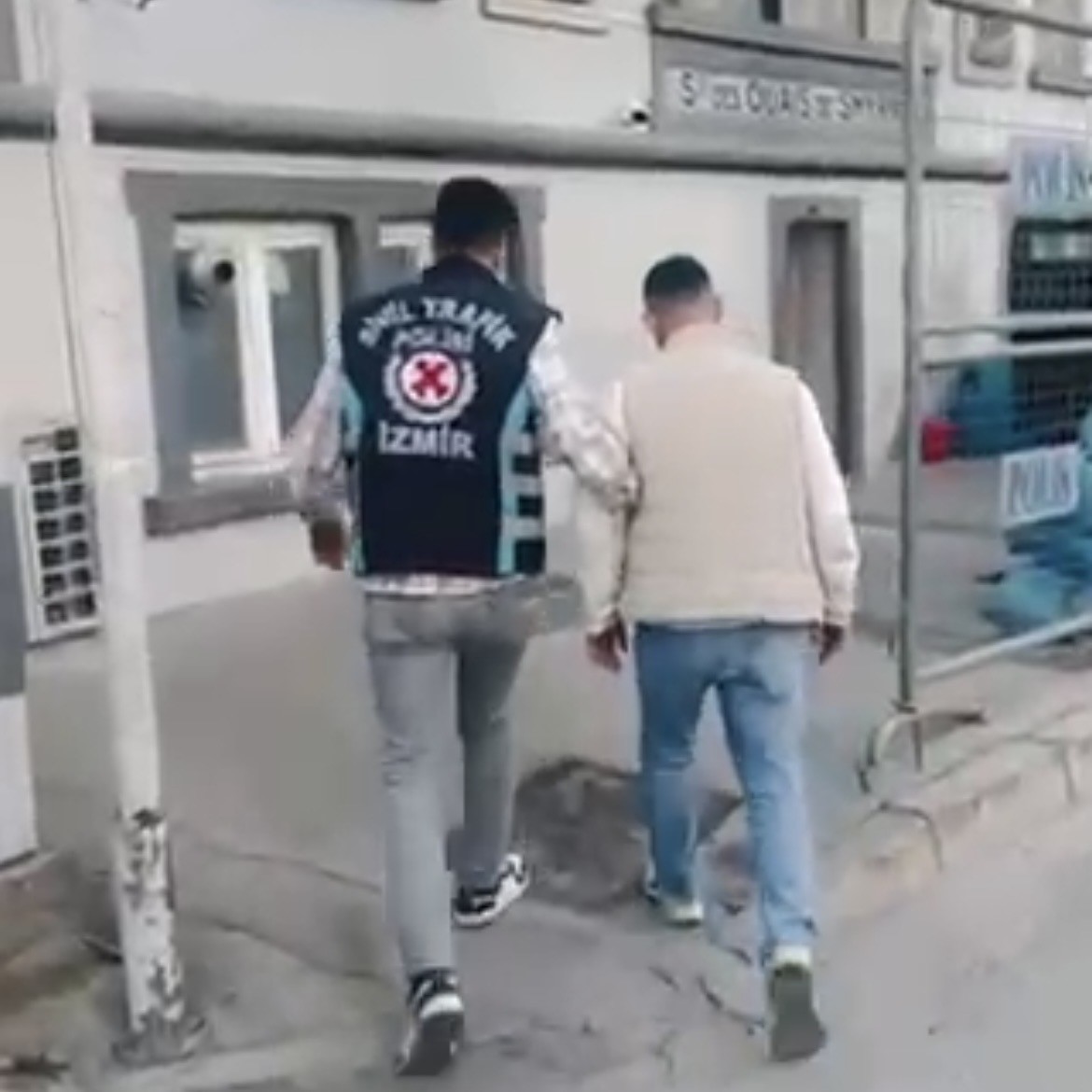 izmirde trafikte makas atan surucuye 90 bin lira ceza 0 WmhOzbb1