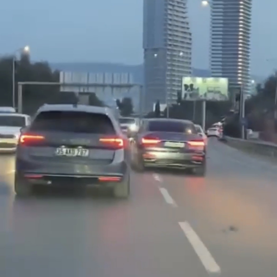 izmirde trafikte makas atan surucuye 90 bin lira ceza 1 QzXVtGd7