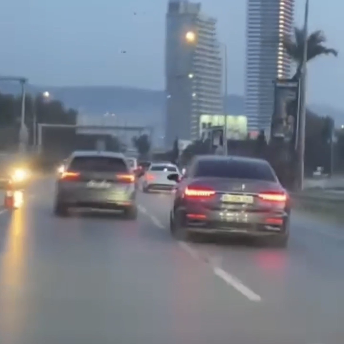 izmirde trafikte makas atan surucuye 90 bin lira ceza 2 MLnNn38k