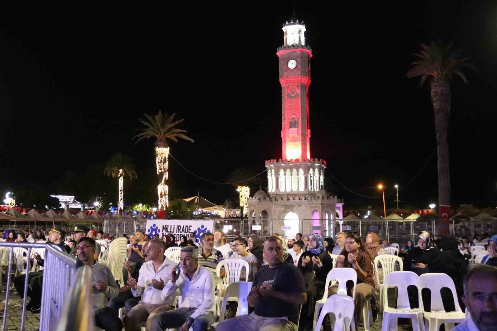 izmirde tum camilerden ayni anda sela sesi yukseldi 0