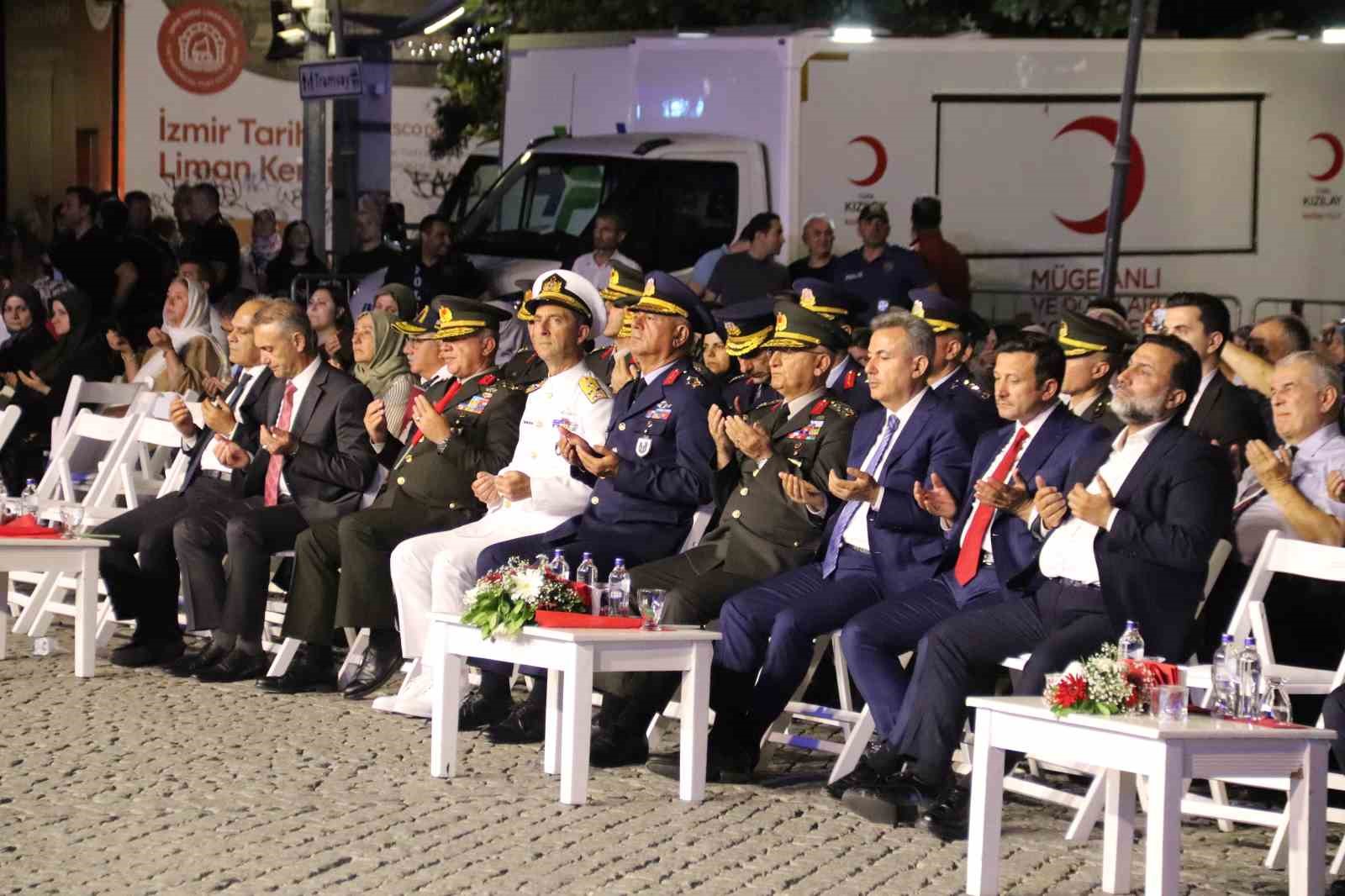 izmirde tum camilerden ayni anda sela sesi yukseldi 1 rslvkCtp