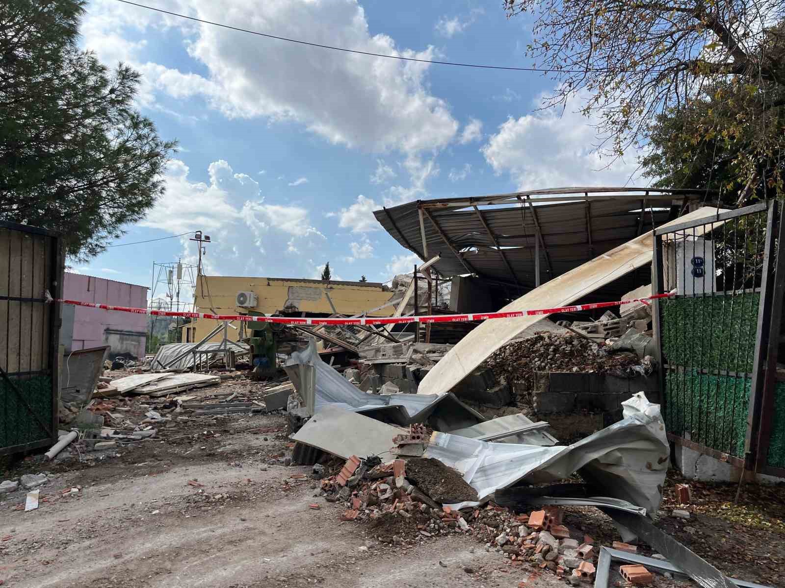 izmirde tup patlamasi 1i agir 2 yarali 0 jUUhpV2U