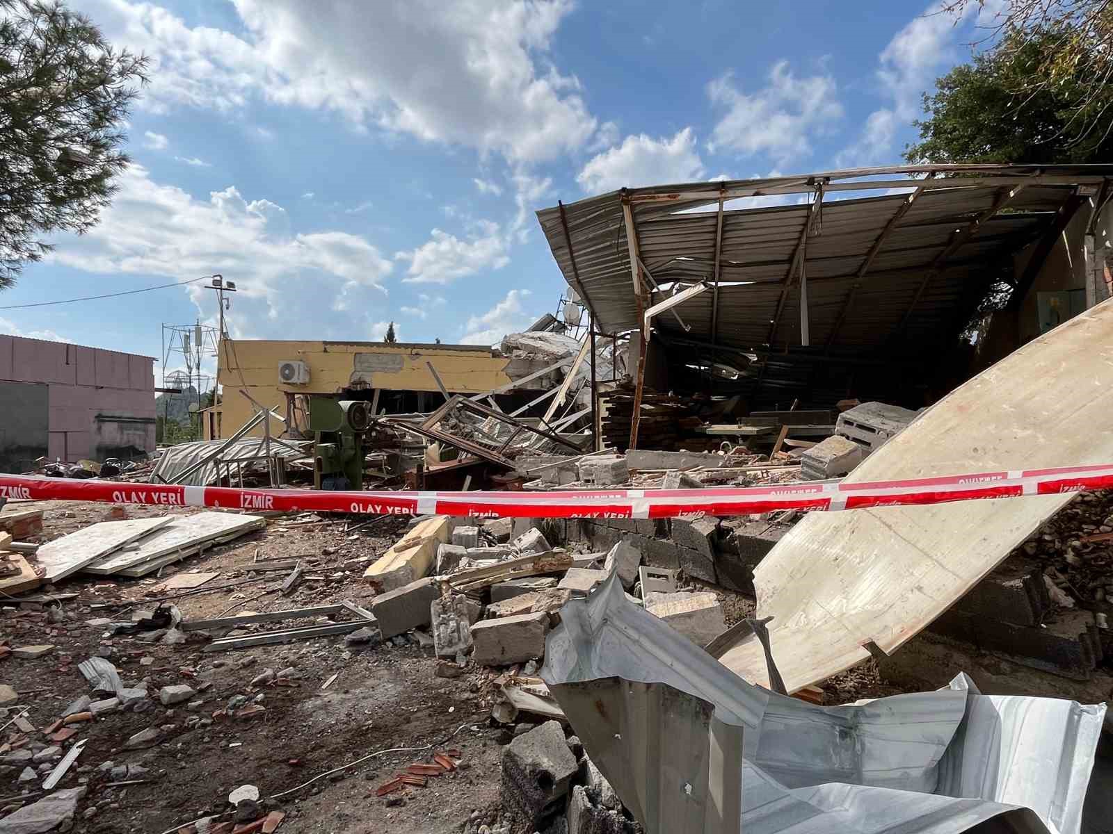 izmirde tup patlamasi 1i agir 2 yarali 2 MgJMR73a