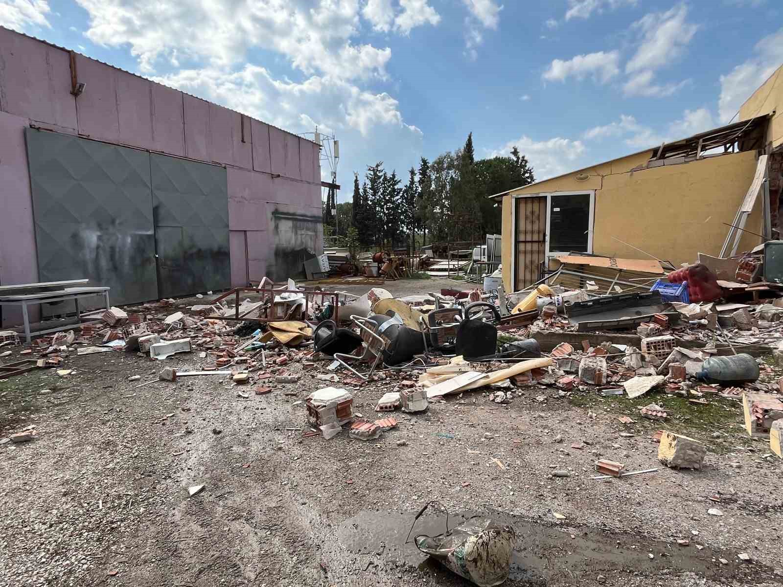 izmirde tup patlamasi 1i agir 2 yarali 4 idu5FLr6