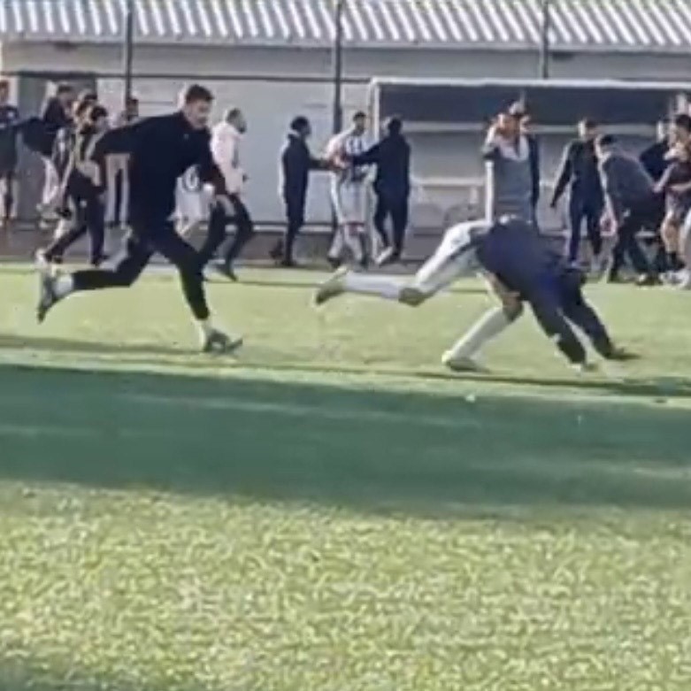 izmirde u18 macinda saha karisti sandalyeler havada ucustu 2 6frLvpEV