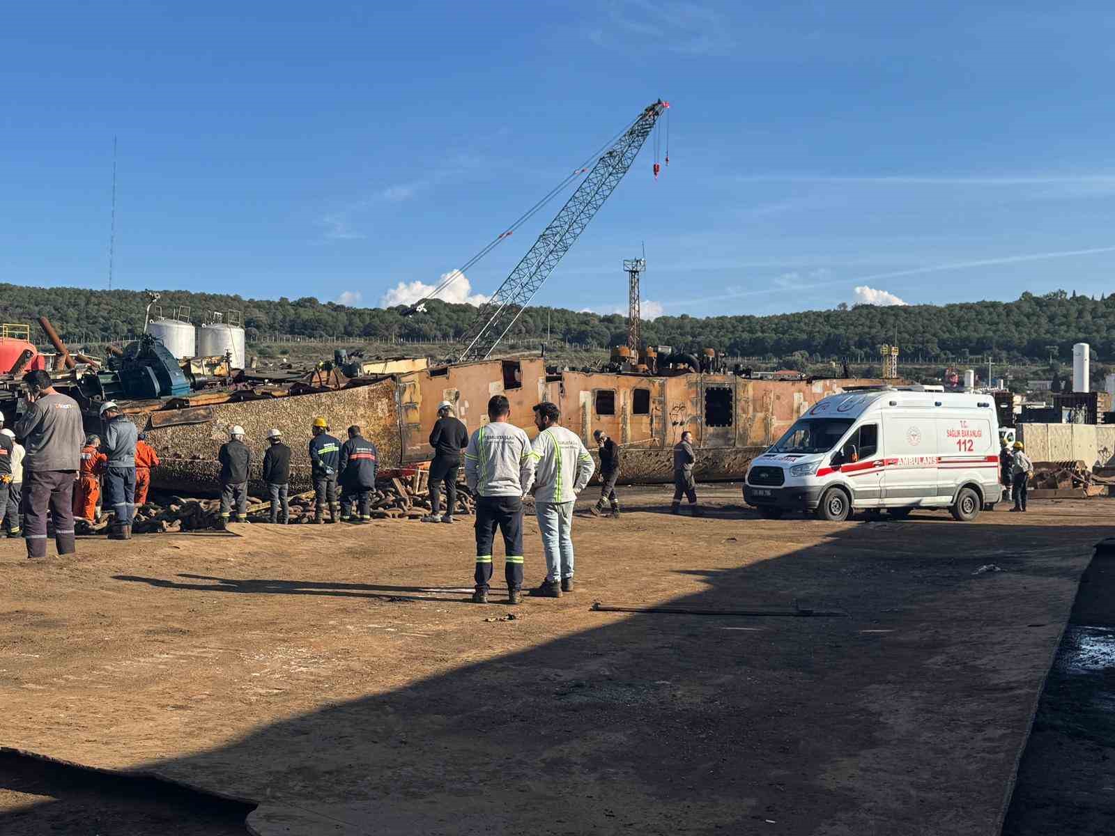 izmirde uzerine parca dusen isci hayatini kaybetti 0 ZWdqvYMH