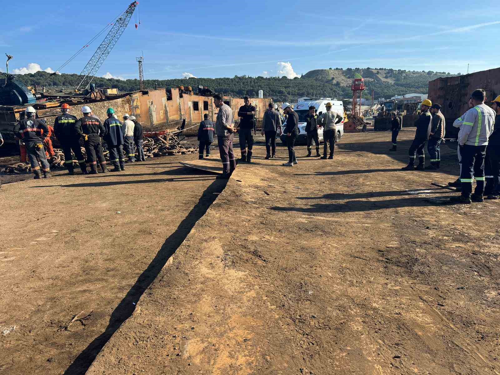 izmirde uzerine parca dusen isci hayatini kaybetti 2 PeHdyKeX