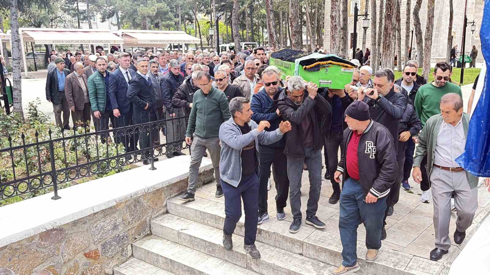 izmirde vahsete kurban giden emine donmeze memleketi aksehirde aci veda 4 W6aXVXLL