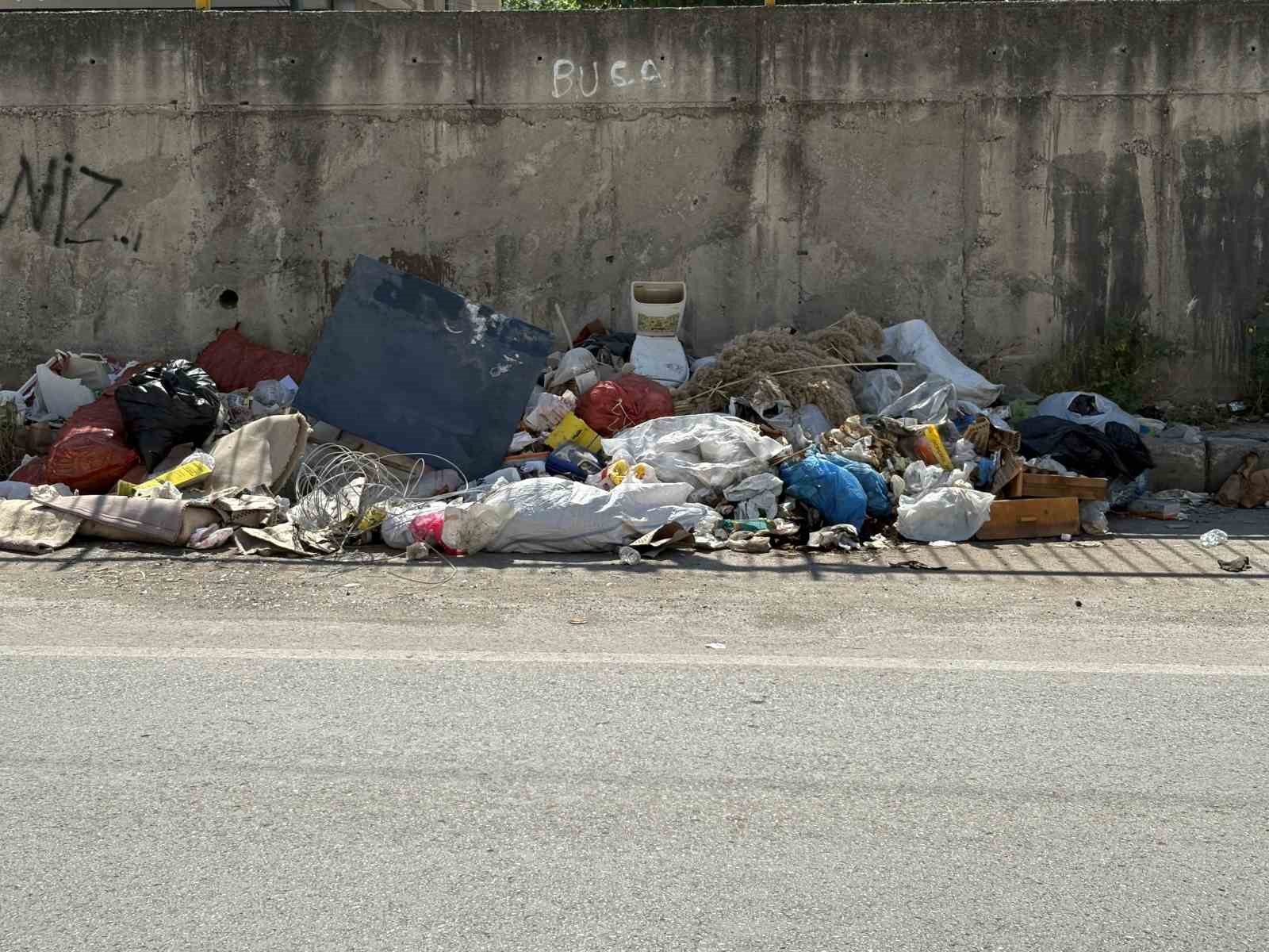 izmirde vatandaslarin cop isyani bari bayramda temizleyin 2 5AvgIUkf