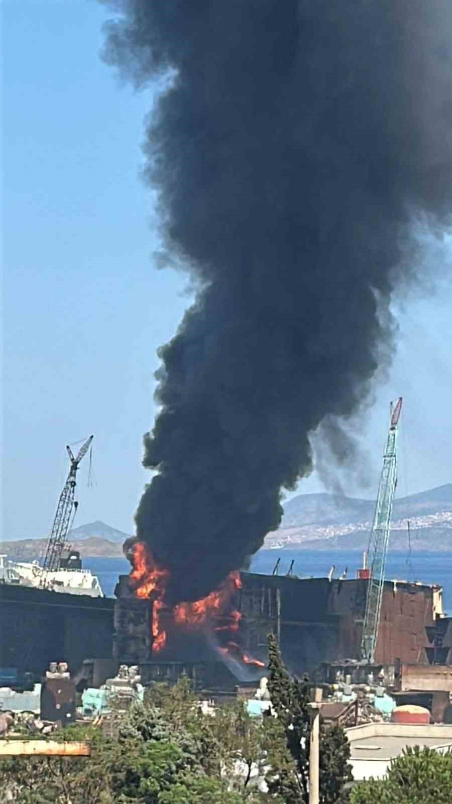 izmirde yakit tankerinde korkutan yangin 4 8Zdqea1y
