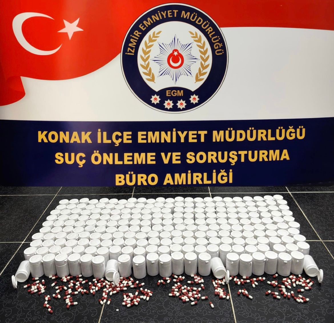 izmirde yarim milyona yakin uyusturucu hap ele gecirildi 0 i8LkOsEI
