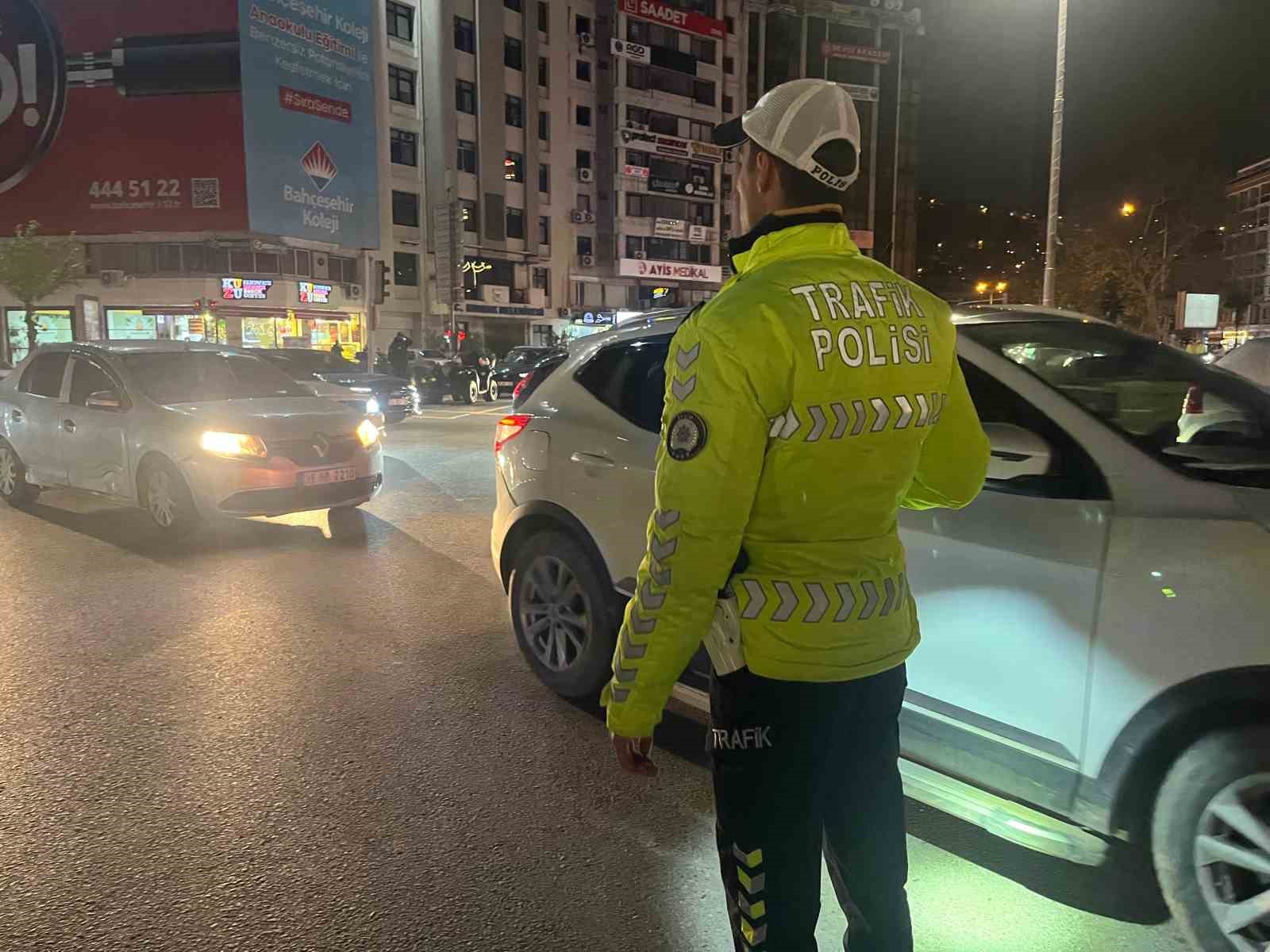 izmirde yeni yil mesaisi 13 bin personel sahada 6 2yS5YhVV
