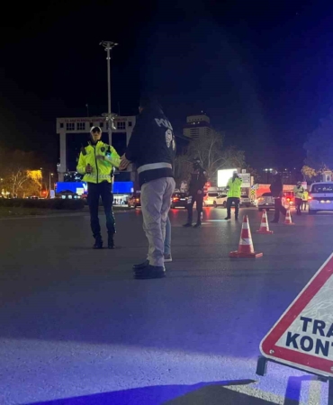 izmirde-yeni-yil-mesaisi-13-bin-personel-sahada-QUAkJWAY.jpg