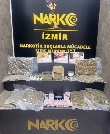 izmirde-zehir-tacirlerine-baskin-115-kilo-uyusturucu-ele-gecirildi-4s66PeLB.jpg