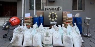 izmirde-zehir-tacirlerine-dev-darbe-11-milyondan-fazla-uyusturucu-hap-ele-gecirildi-eChXGvtj.jpg