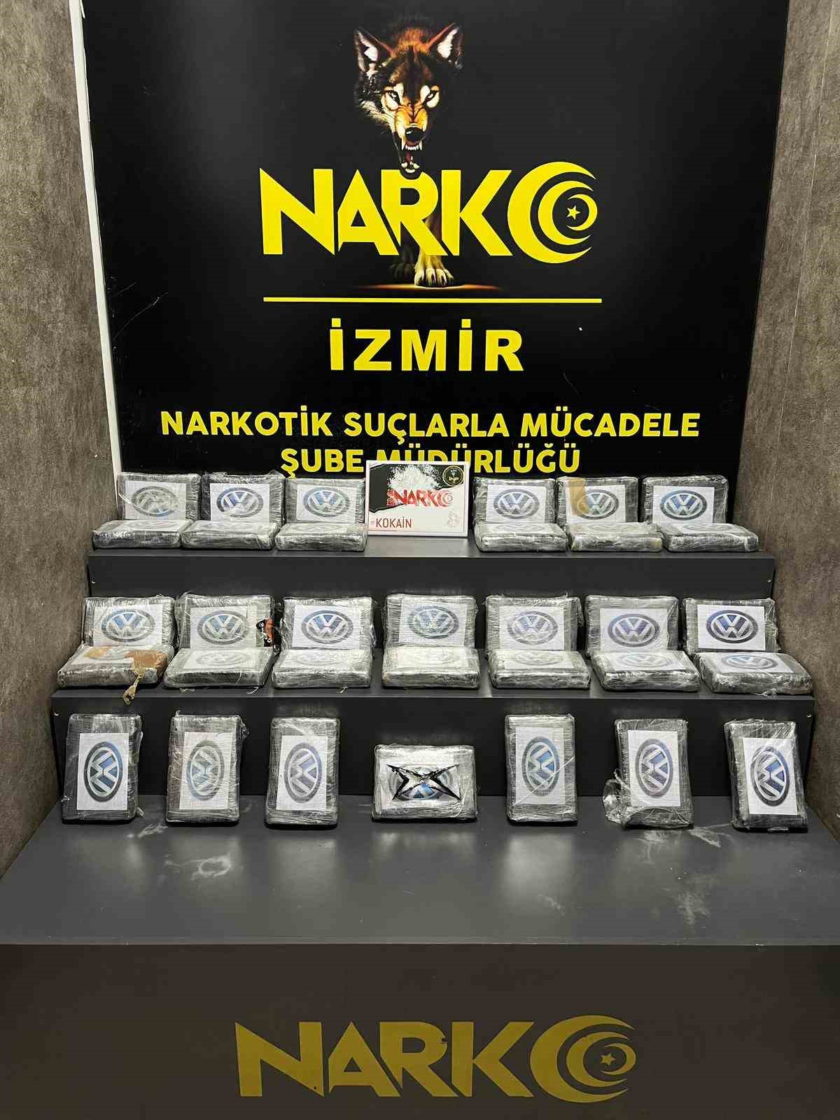 izmirde zehir tacirlerine operasyon 4 supheli tutuklandi 1 VeUYuFId