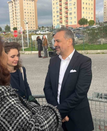 izmirde-zimmet-sorusturmasinda-gozaltina-alinan-9-supheli-adliyede-qYKZOvQm.jpg
