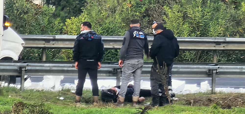 izmirde zincirleme trafik kazasi 1 olu 3 yarali 1 lrPMcJhc