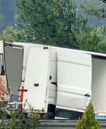 izmirde-zincirleme-trafik-kazasi-1-olu-3-yarali-qVQCTxmZ.jpg