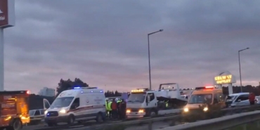 izmirde-zincirleme-trafik-kazasi-7-yarali-XWRNvnLL.jpg