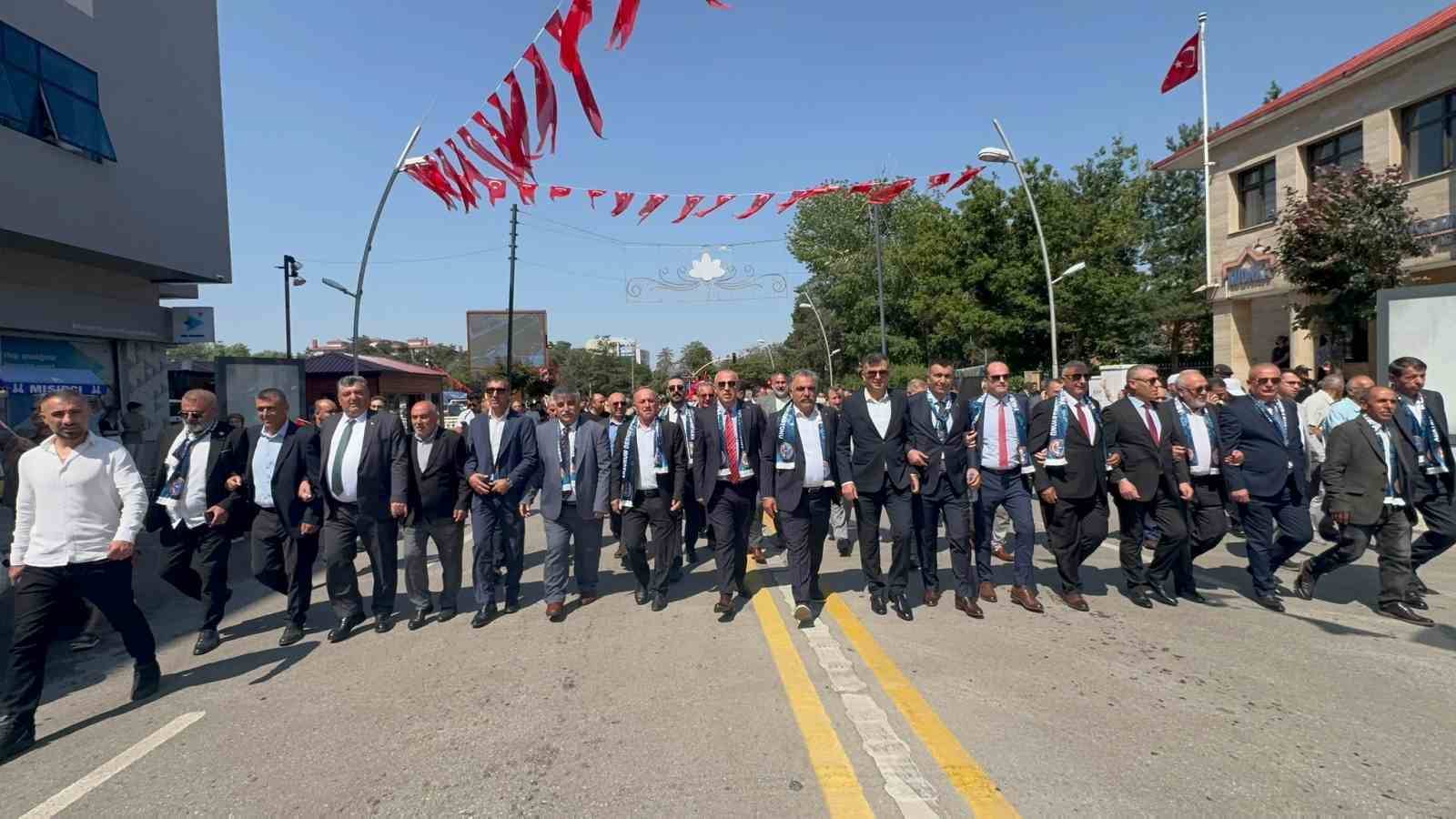 izmirdeki erzurumlular memleket ziyareti ile hasret giderdi 5 KY2E4Lq7