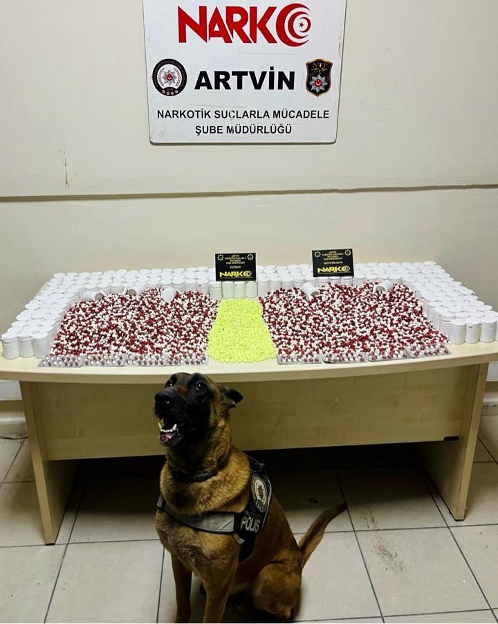 İzmir’den Gürcistan’a uyuşturucu sevkiyatı Artvin polisine takıldı 5 izmirden gurcistana uyusturucu sevkiyati artvin polisine takildi 1 DY7zQBqd