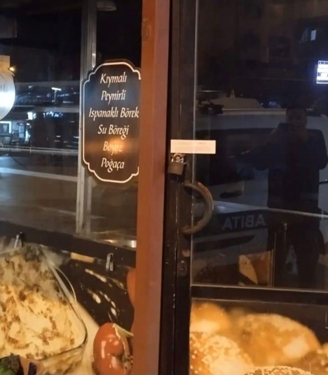 izmirden igrenc goruntu borek tezgahlarinda fare cirit atti 3 TAmejlJM