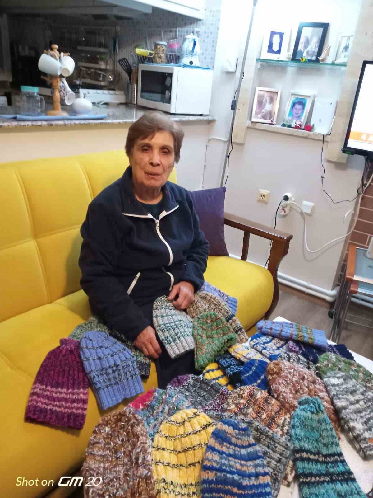 izmirden koy okullarina yurek isitan sevgi koprusu 4 OwLOav7t