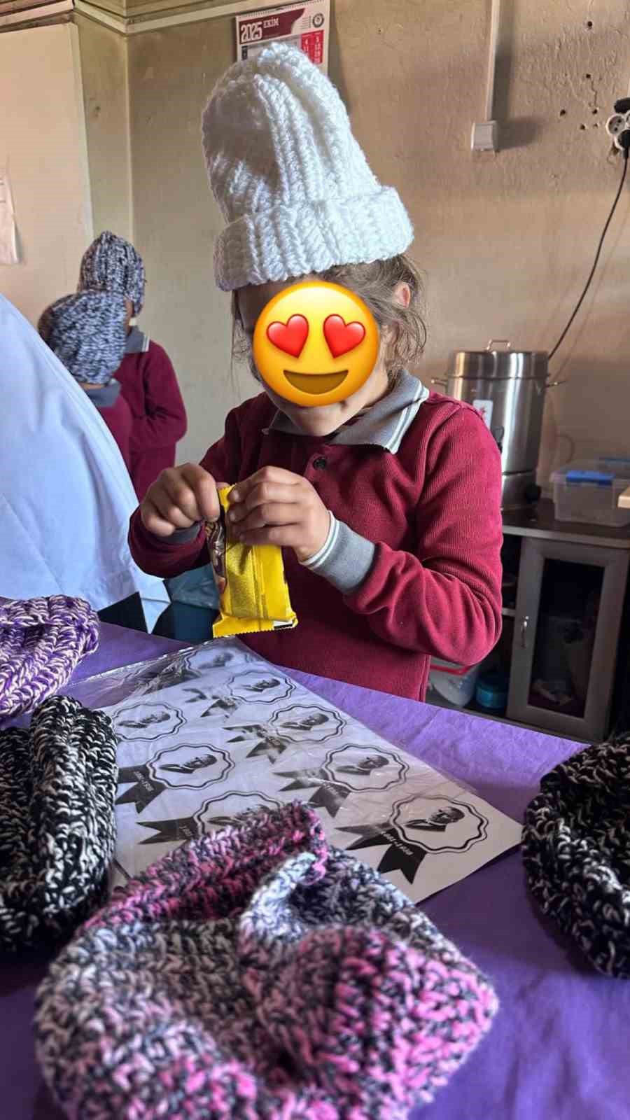 izmirden koy okullarina yurek isitan sevgi koprusu 8 zQPeZ1Dz