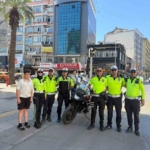 izmirin-efsane-trafik-polisi-emekli-oldu-son-anonsunda-elleri-titredi-4EgGIJxw.jpg