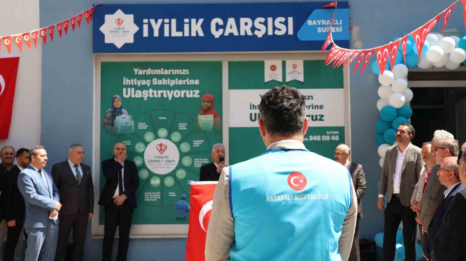izmirin ilk iyilik carsisi bayraklida kapilarini acti 0 gBXz9mgQ