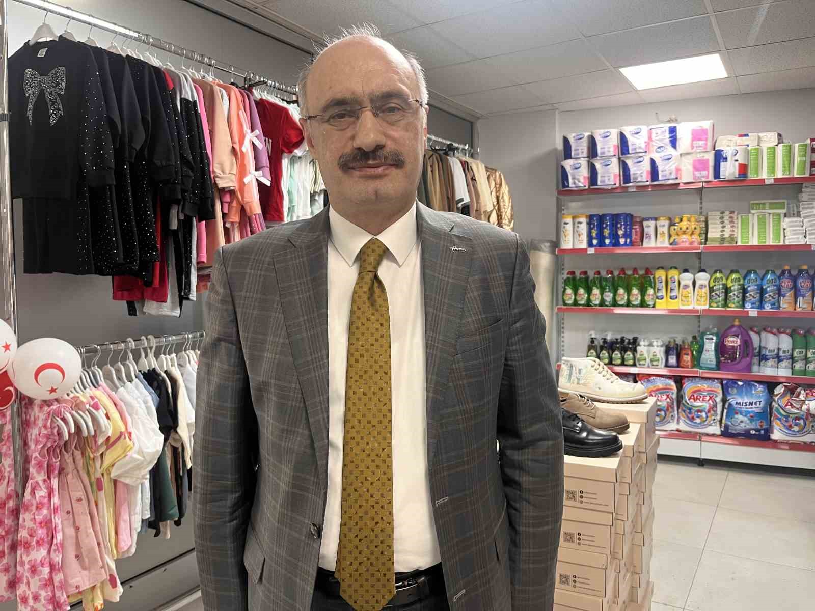 izmirin ilk iyilik carsisi bayraklida kapilarini acti 10 QTs7KM8k