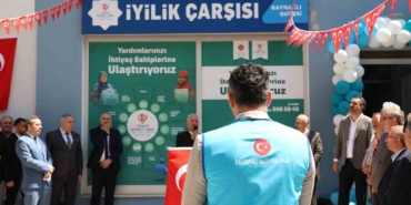 izmirin-ilk-iyilik-carsisi-bayraklida-kapilarini-acti-32uAZPv2.jpg