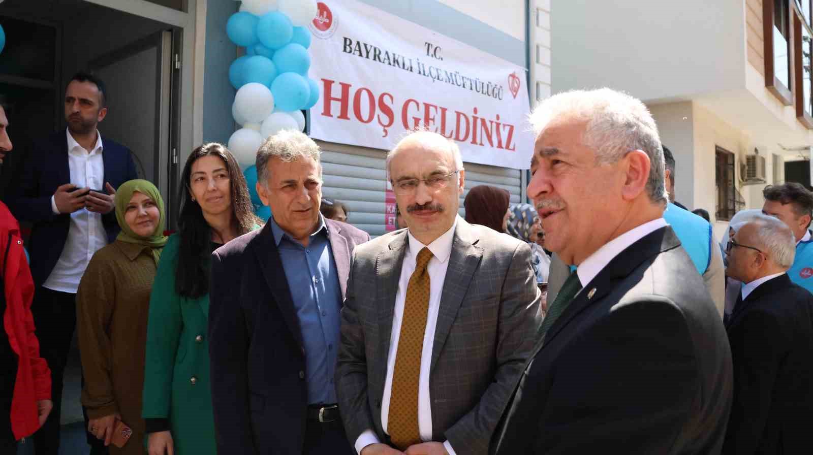 izmirin ilk iyilik carsisi bayraklida kapilarini acti 4 lHhKWE96