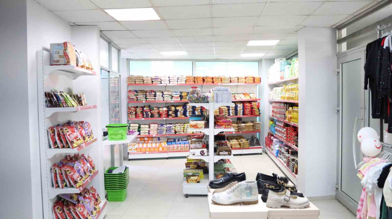 izmirin ilk iyilik carsisi bayraklida kapilarini acti 6