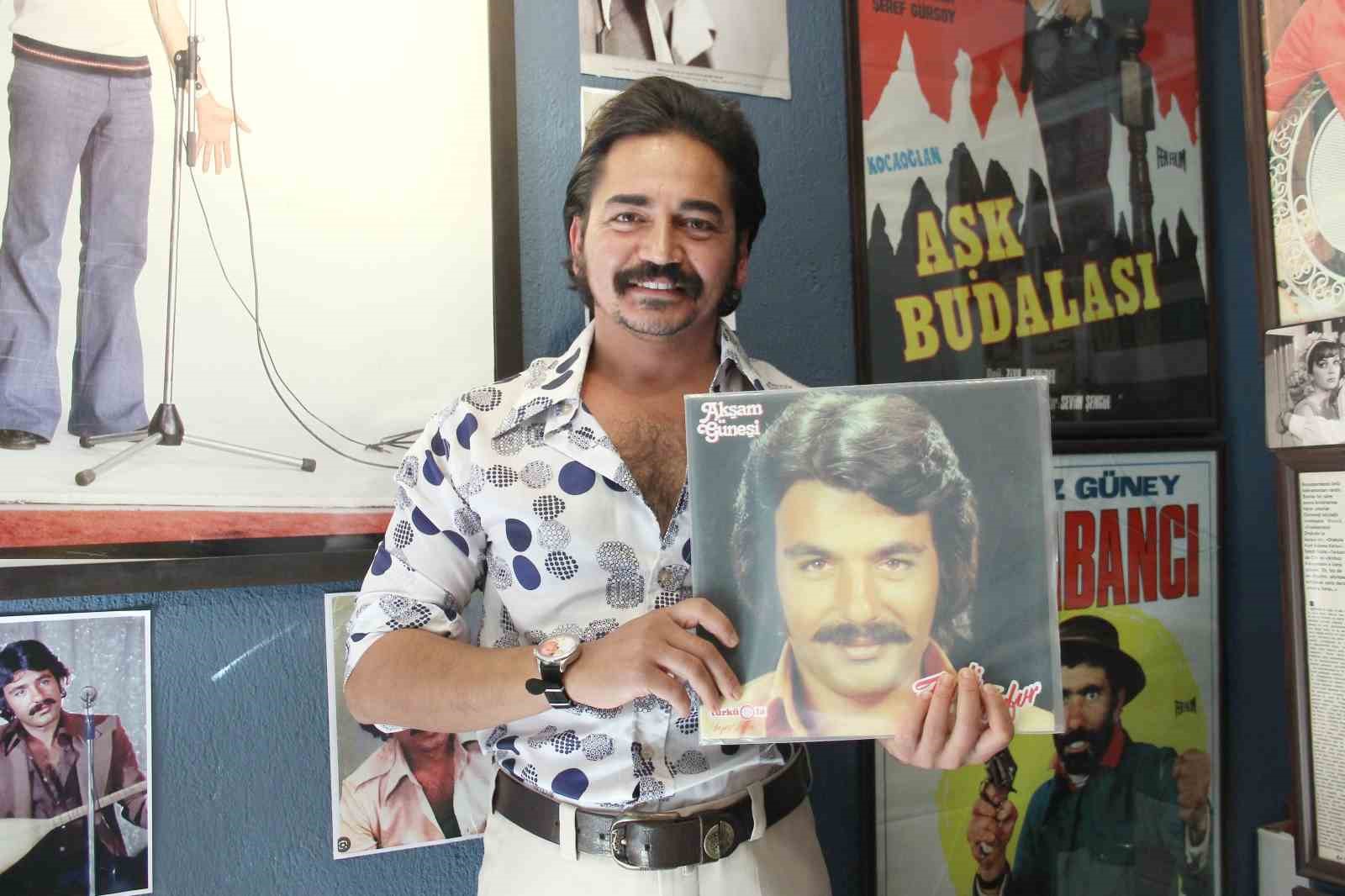 izmirin nostaljik sokaginda ferdi tayfur esintisi 1 I3PNutXc