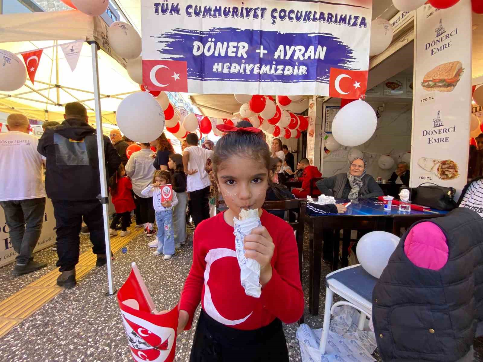 izmirli donerci gelenegi surdurdu 29 ekimde cocuklara ucretsiz doner ikrami 0 q3dWa55y