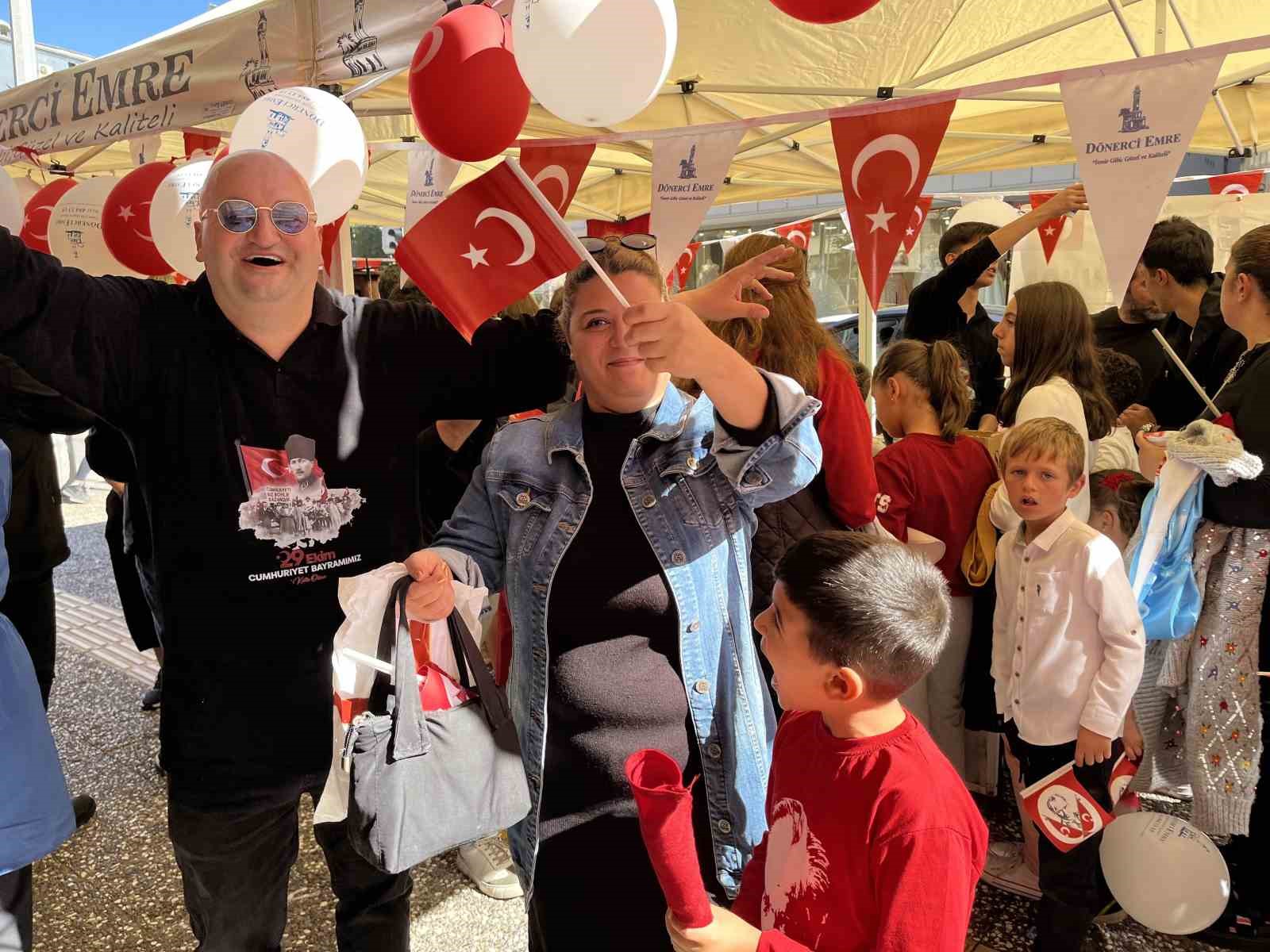 izmirli donerci gelenegi surdurdu 29 ekimde cocuklara ucretsiz doner ikrami 5 l5qJnL9X