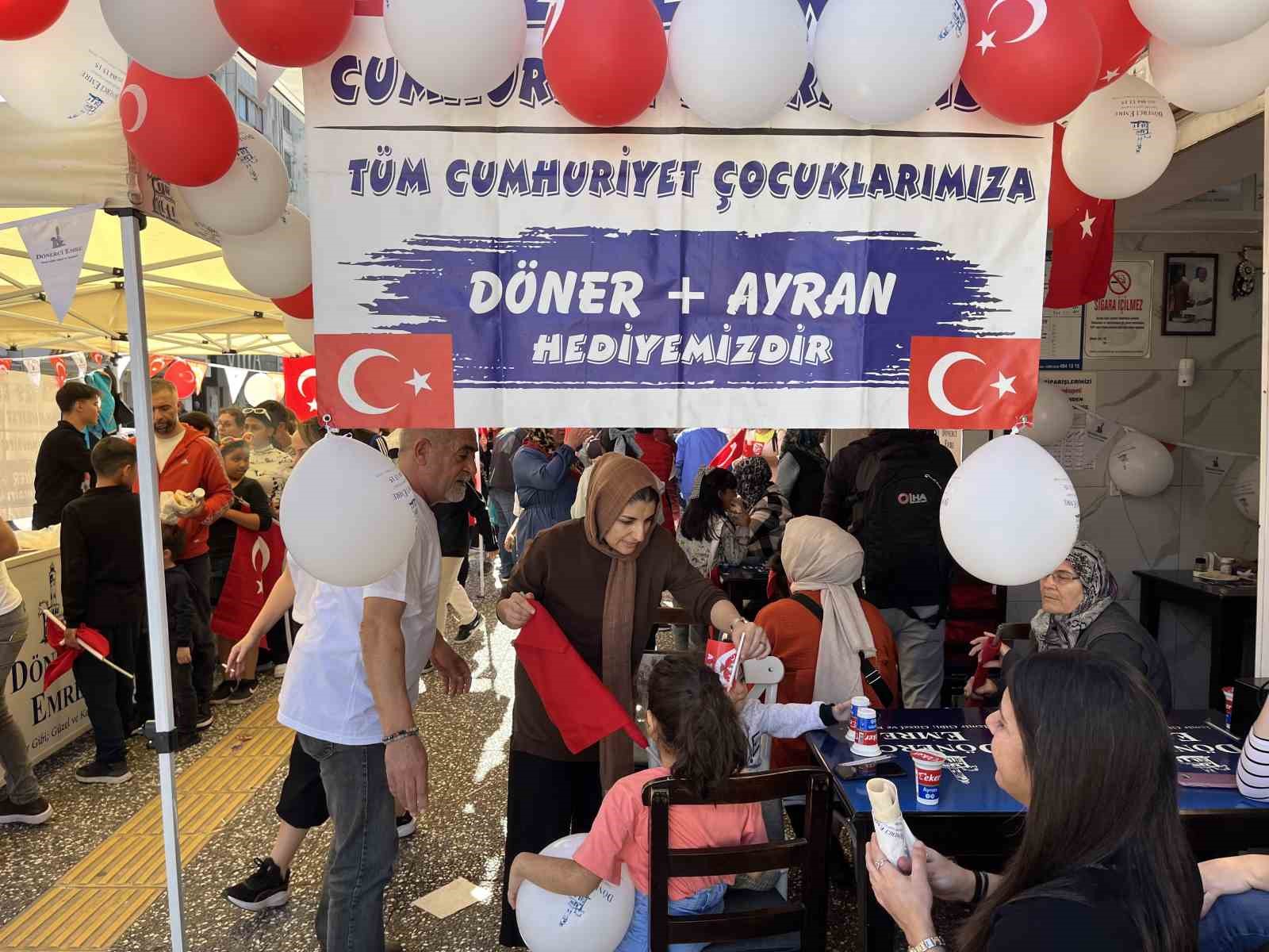 izmirli donerci gelenegi surdurdu 29 ekimde cocuklara ucretsiz doner ikrami 7 5c6JYjOI