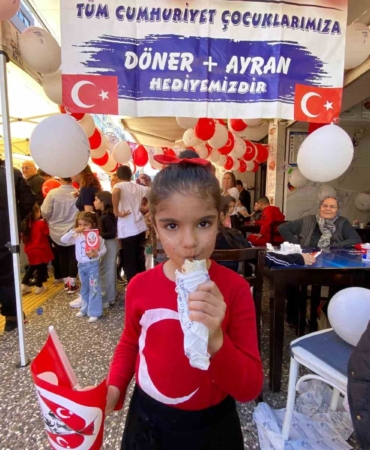 izmirli-donerci-gelenegi-surdurdu-29-ekimde-cocuklara-ucretsiz-doner-ikrami-eBnhqVRj.jpg