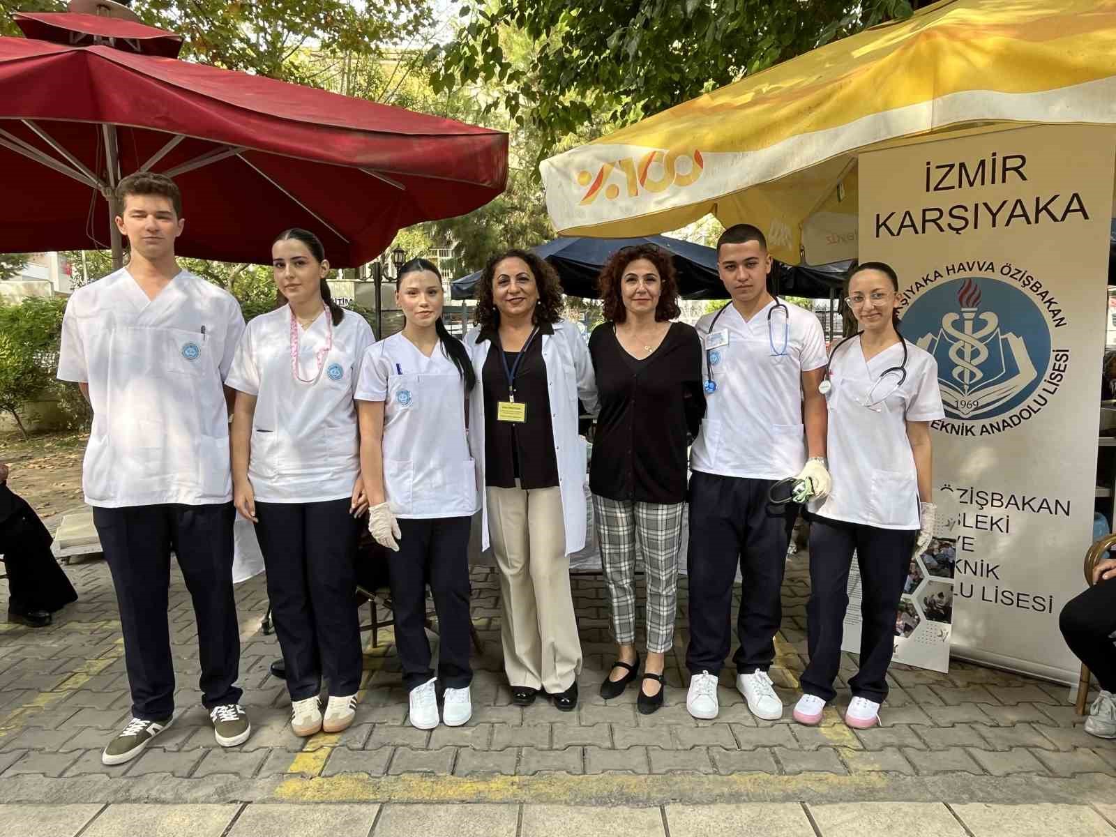 izmirli lise ogrencilerinden yaslilara sihhat eli 1 5tqNut7K