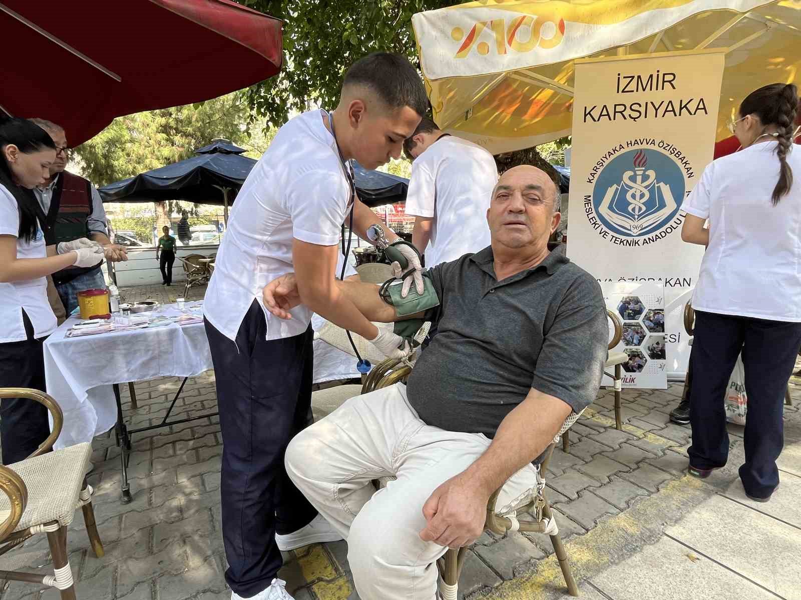 izmirli lise ogrencilerinden yaslilara sihhat eli 3 8UpfYJrp