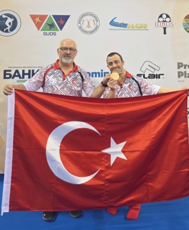 izmirli-sporcudan-tarihi-basari-CtyxYeXg.jpg