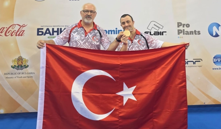 izmirli-sporcudan-tarihi-basari-CtyxYeXg.jpg