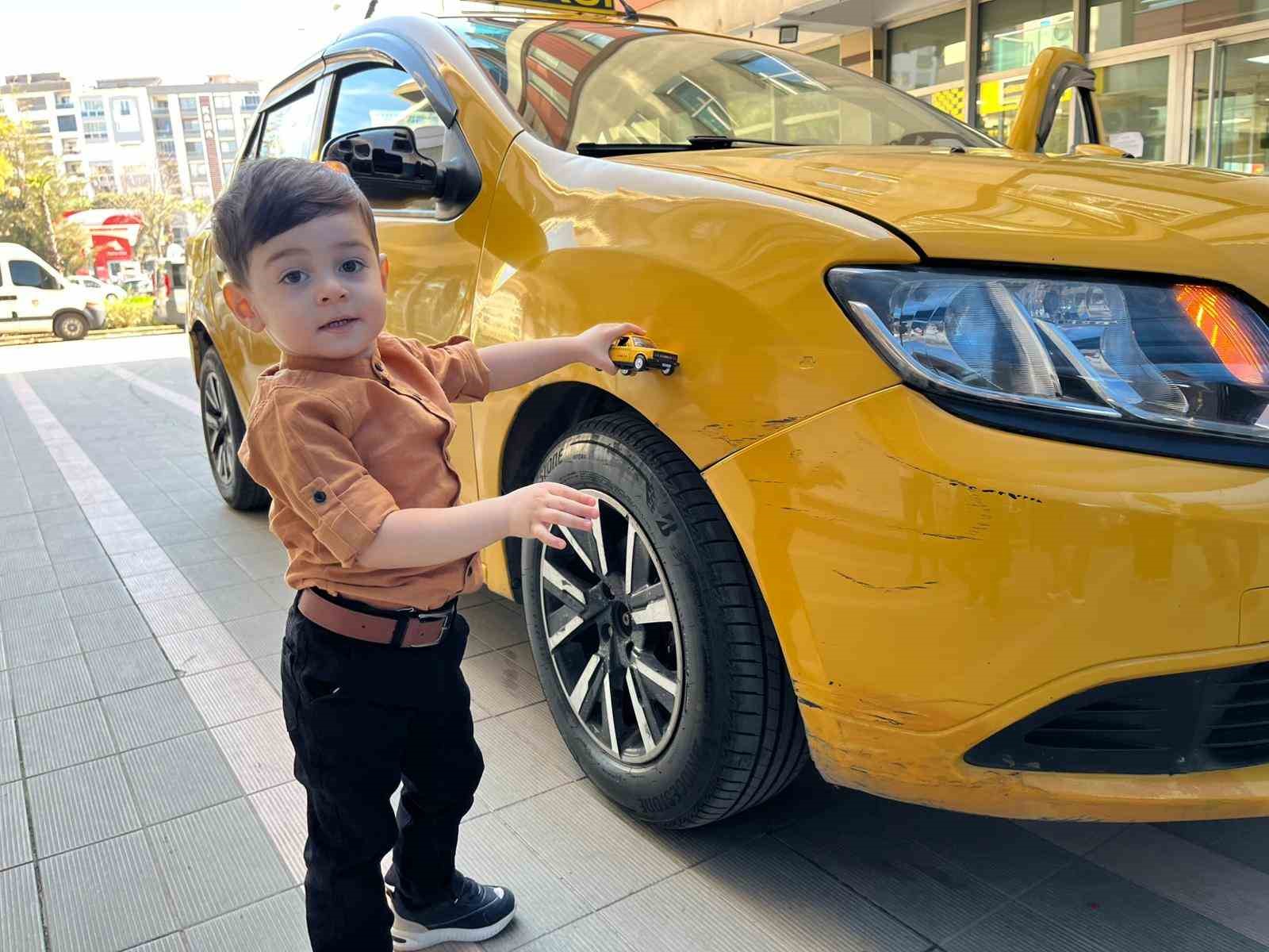 izmirli taksicilerden dmd hastasi deniz eymen icin yardim seferberligi 2 ta9UZm4A