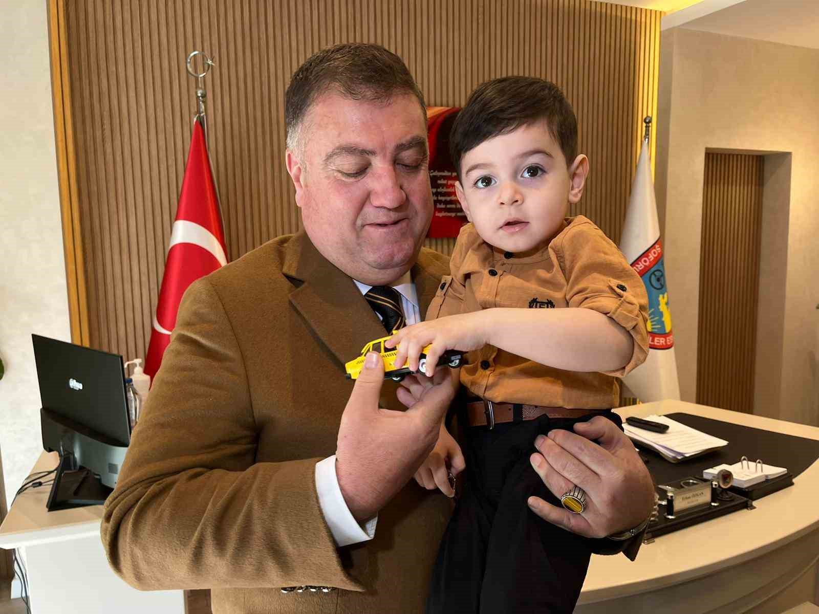 izmirli taksicilerden dmd hastasi deniz eymen icin yardim seferberligi 6 fk3sHFtS